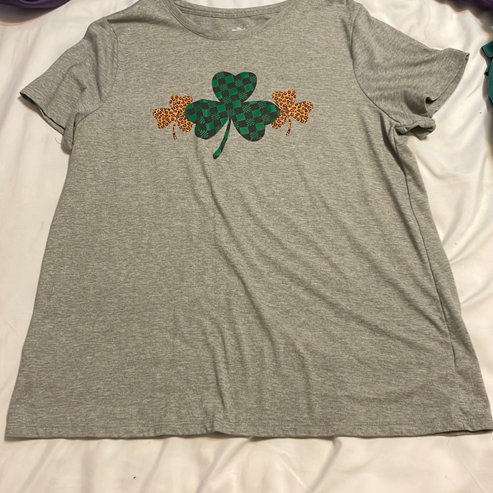 St. Patrick’s Day Gray Tee L